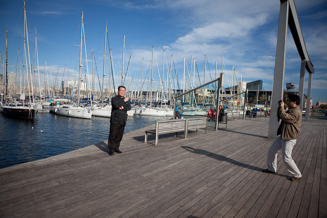 Barcelona impressions - Chinese men love their portraits with sailboats